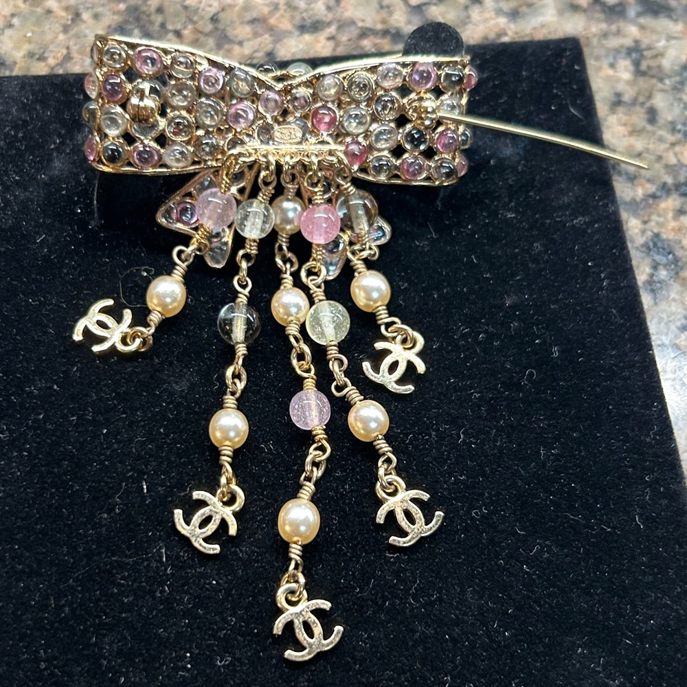 💗Chanel Gripoix Bow Brooch Pin with CC Dangles 💗 - Picture 10 of 10